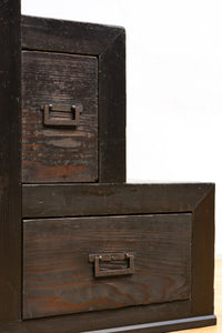 小振りサイズ!! 時代の味わいが滲み出た階段箪笥　BB3163