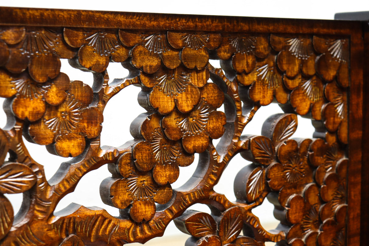 軽井沢彫りの上品な桜模様が浮かぶ鏡台　BB3164