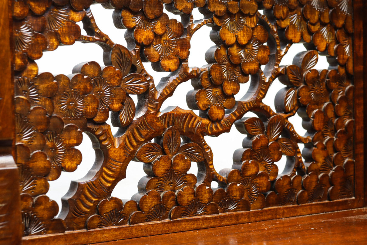 軽井沢彫りの上品な桜模様が浮かぶ鏡台　BB3164