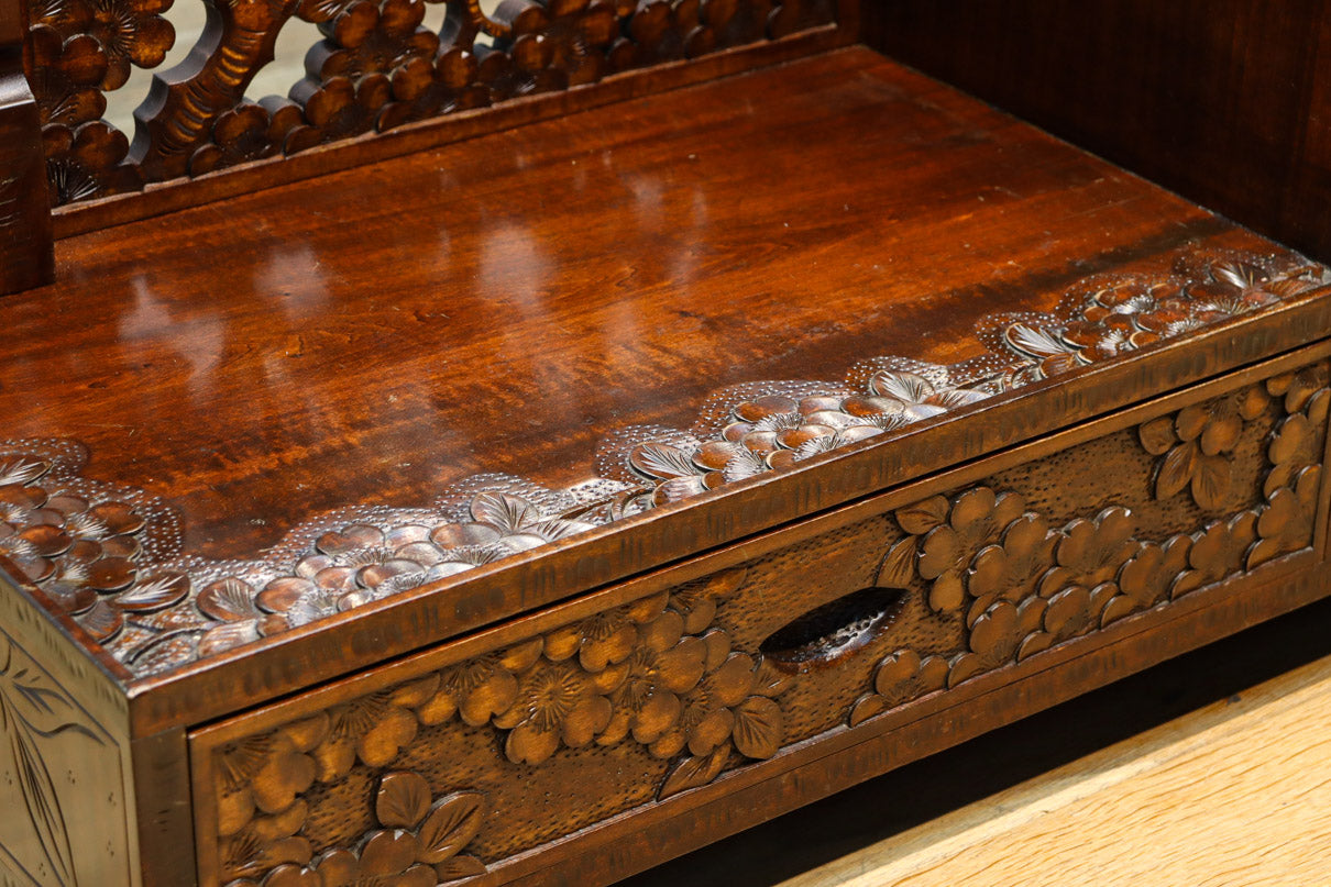 軽井沢彫りの上品な桜模様が浮かぶ鏡台 BB3164 – 古福庵 [ KOFUKUAN