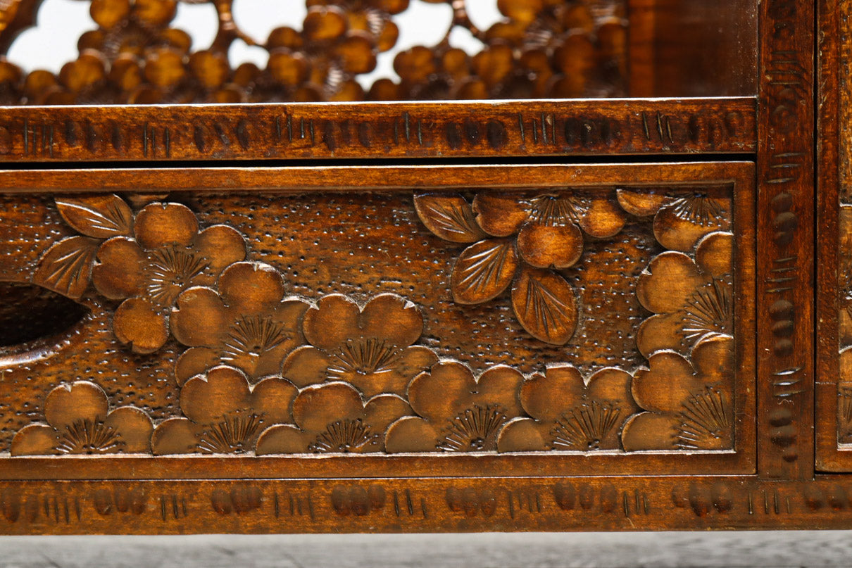 軽井沢彫りの上品な桜模様が浮かぶ鏡台　BB3164