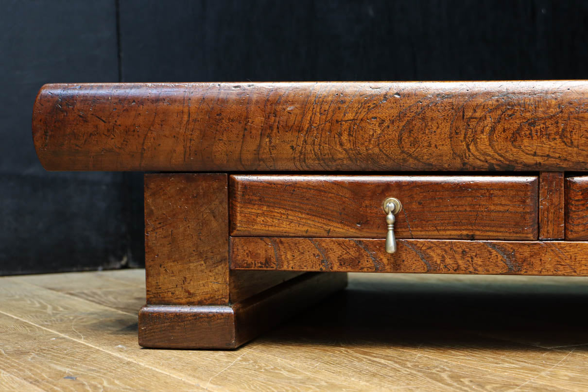 味わいが滲む欅一枚板の貫禄漂う両面使い文机　BB3167