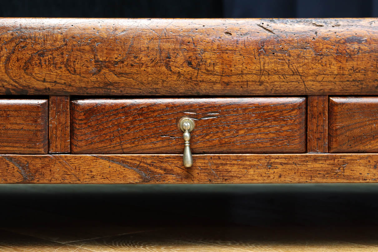 味わいが滲む欅一枚板の貫禄漂う両面使い文机　BB3167