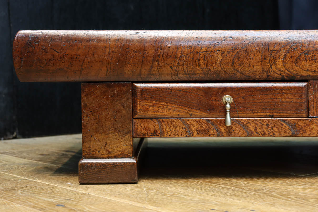 味わいが滲む欅一枚板の貫禄漂う両面使い文机　BB3167