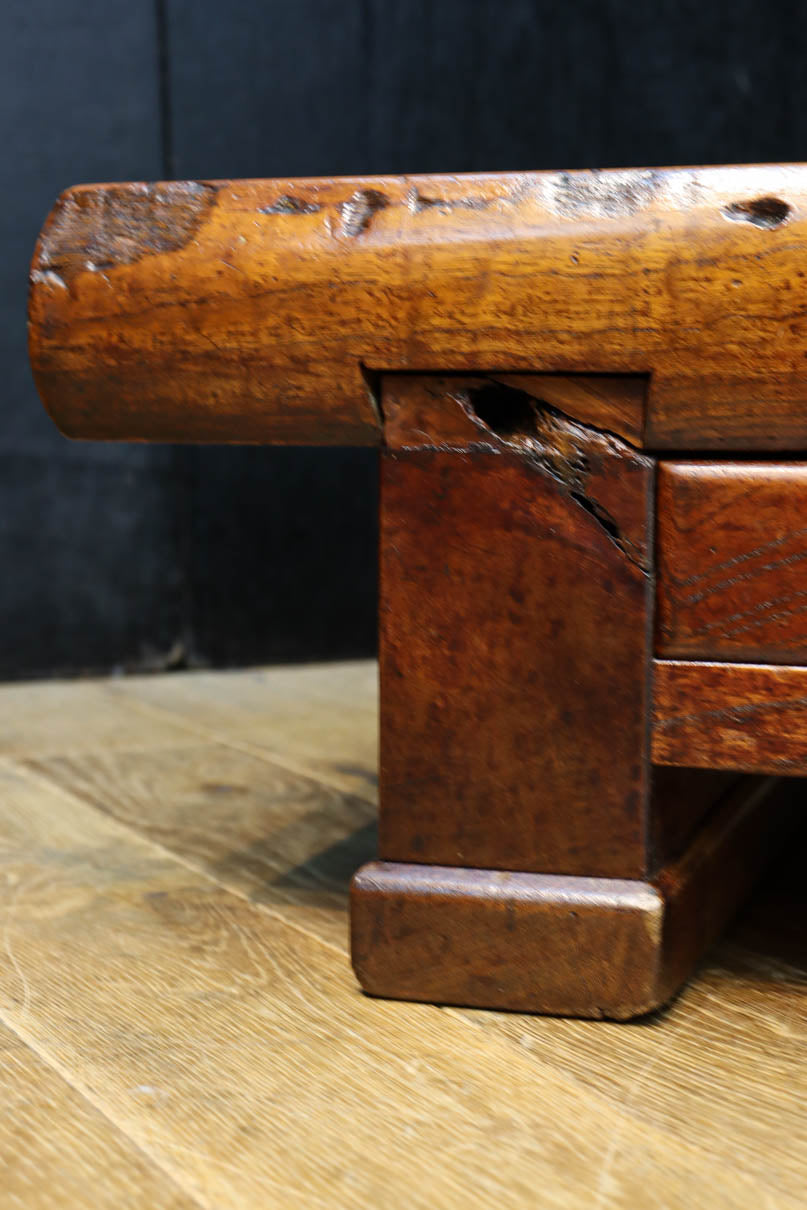 味わいが滲む欅一枚板の貫禄漂う両面使い文机　BB3167