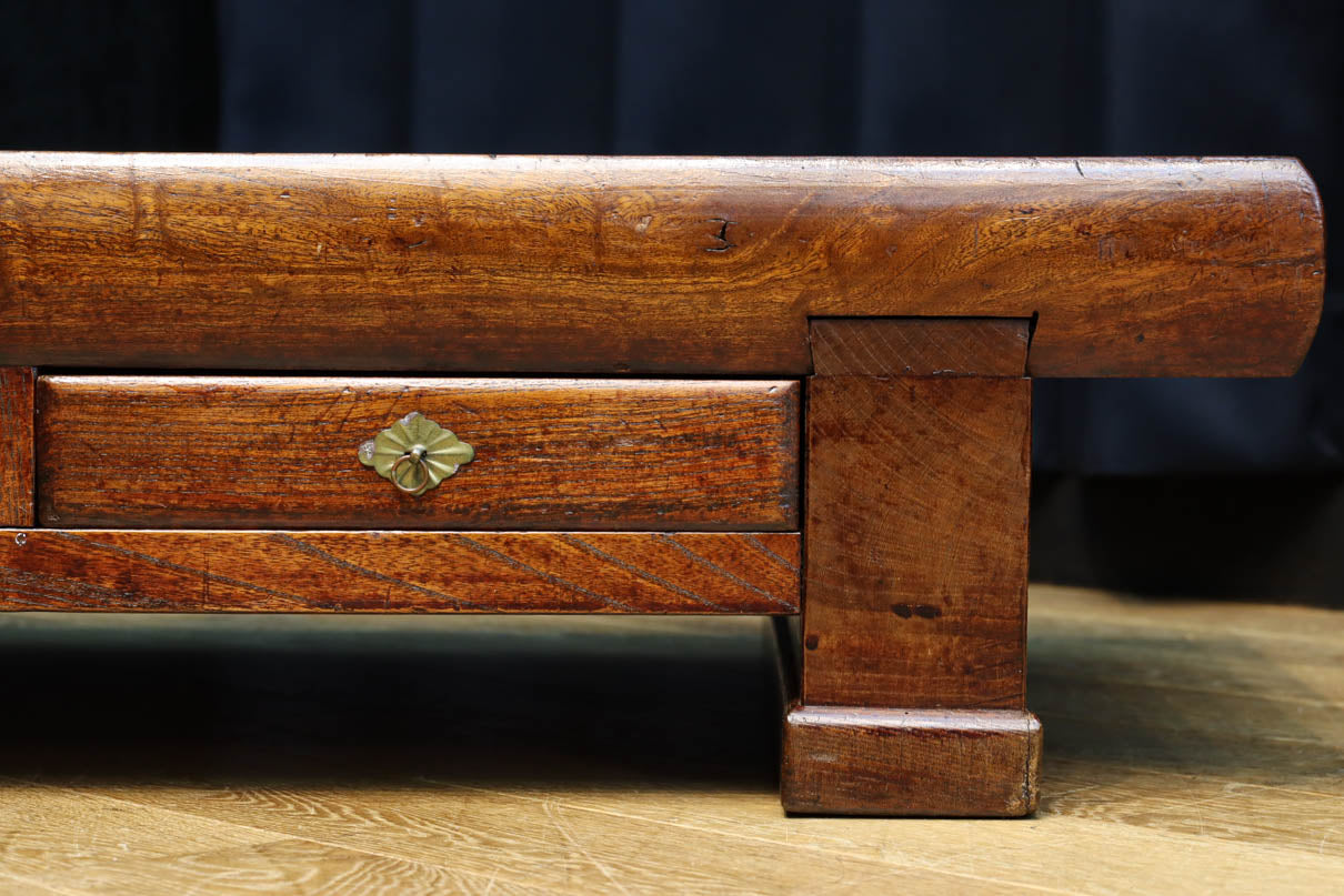 味わいが滲む欅一枚板の貫禄漂う両面使い文机　BB3167