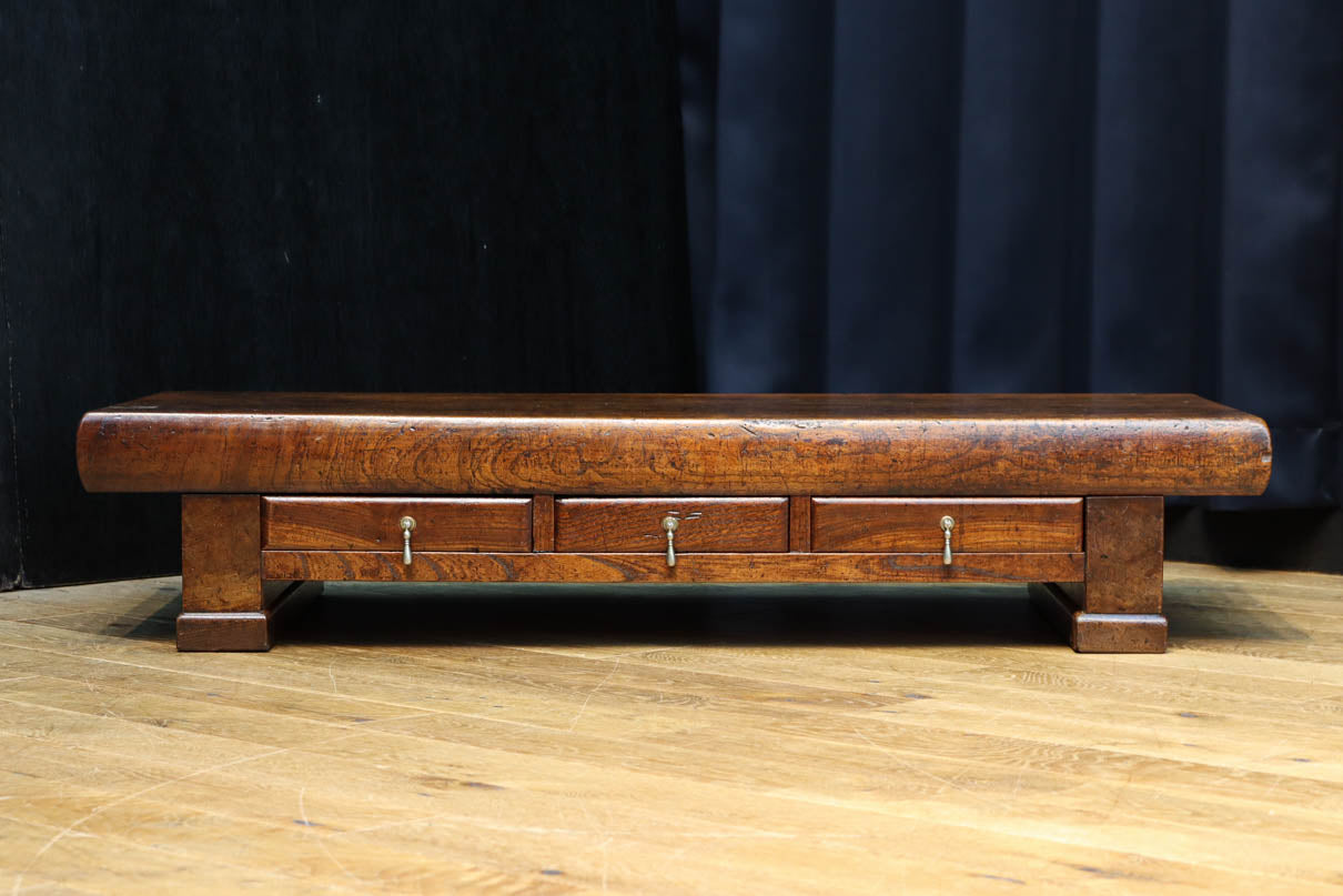 味わいが滲む欅一枚板の貫禄漂う両面使い文机　BB3167