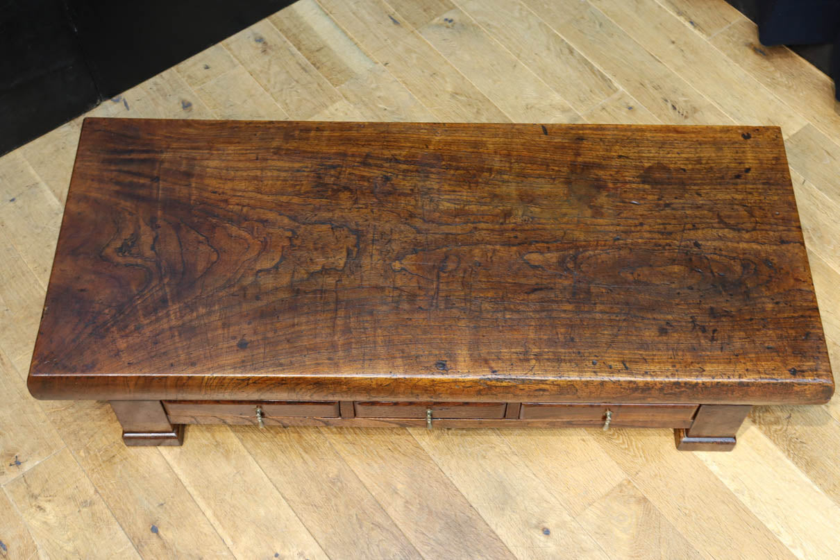 味わいが滲む欅一枚板の貫禄漂う両面使い文机　BB3167