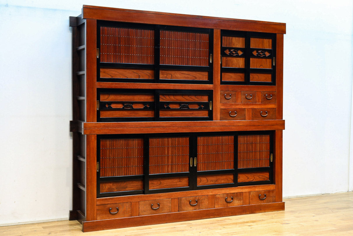 幅1960ミリ!! 四枚引き戸の壮観な造りで貫禄溢れる近江水屋箪笥　BB3173-MT