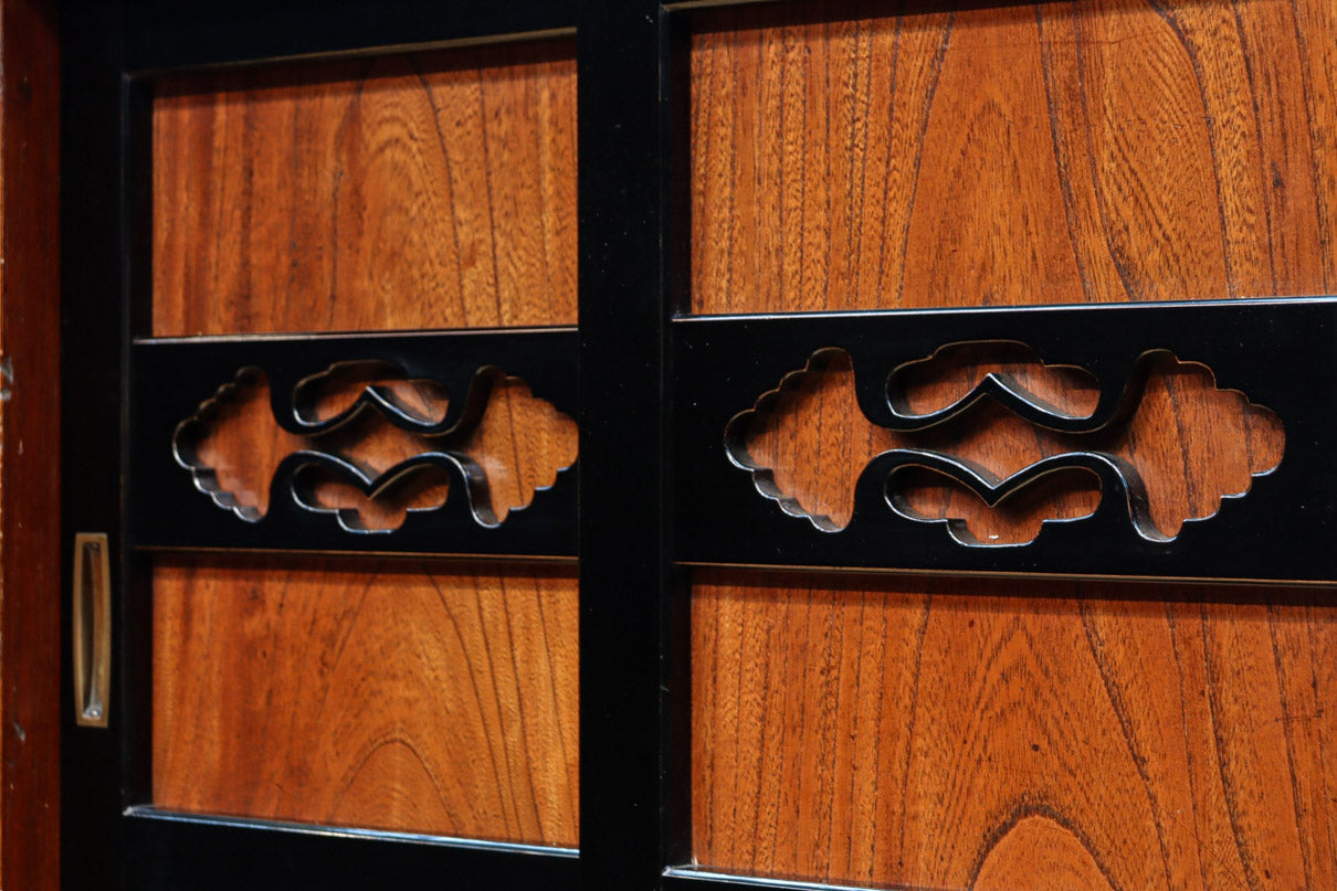 幅1960ミリ!! 四枚引き戸の壮観な造りで貫禄溢れる近江水屋箪笥　BB3173-MT