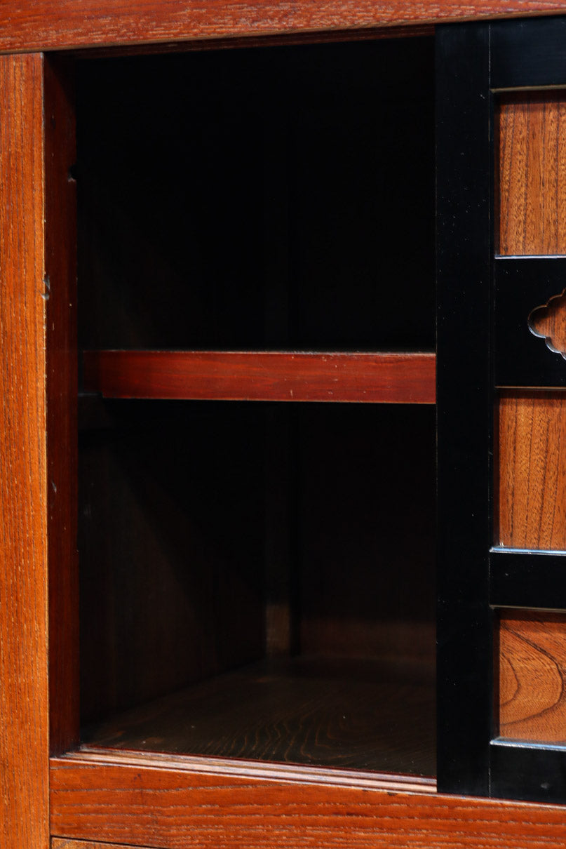 幅1960ミリ!! 四枚引き戸の壮観な造りで貫禄溢れる近江水屋箪笥　BB3173-MT