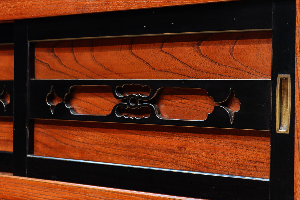 幅1960ミリ!! 四枚引き戸の壮観な造りで貫禄溢れる近江水屋箪笥　BB3173-MT