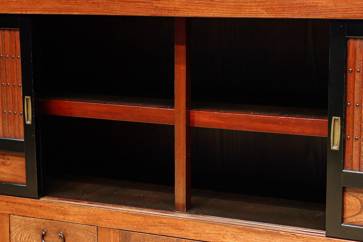 幅1960ミリ!! 四枚引き戸の壮観な造りで貫禄溢れる近江水屋箪笥　BB3173-MT