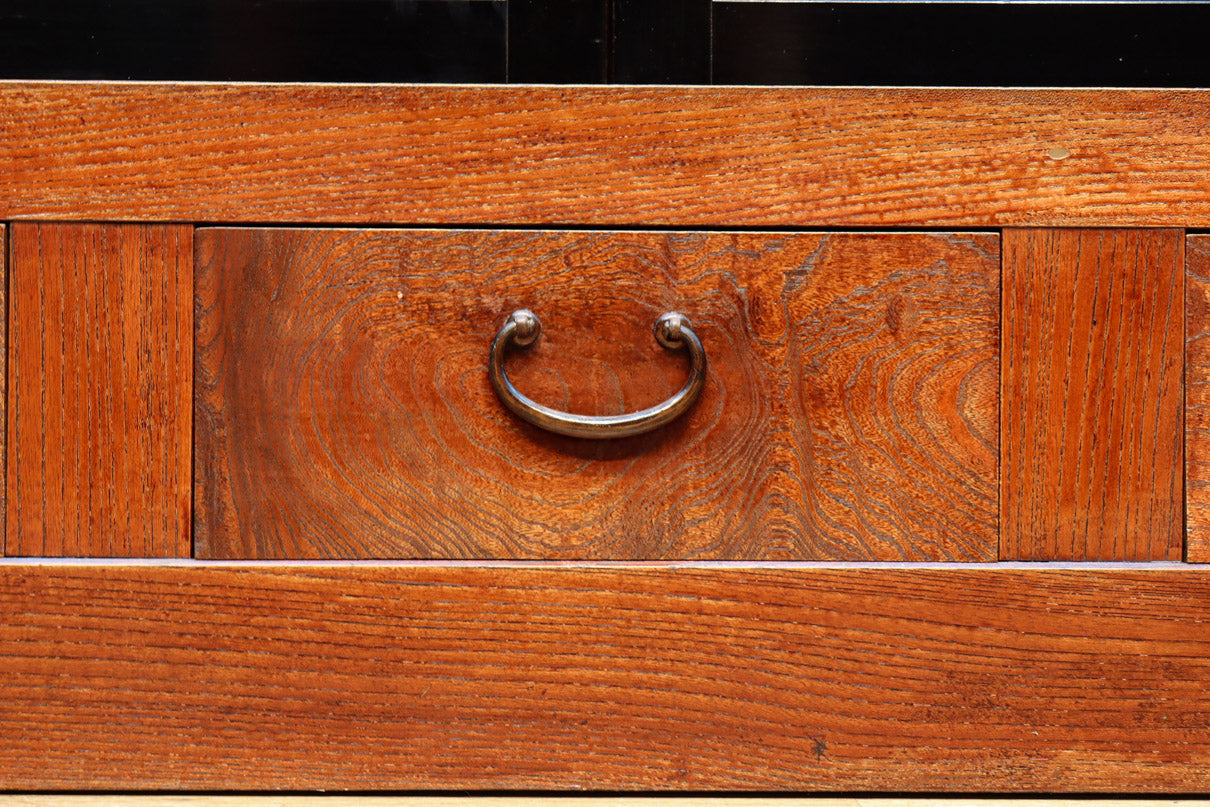 幅1960ミリ!! 四枚引き戸の壮観な造りで貫禄溢れる近江水屋箪笥　BB3173-MT