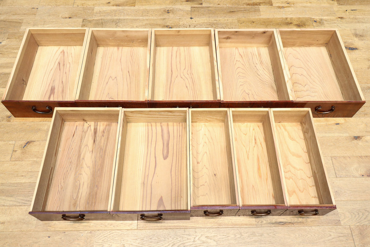 幅1960ミリ!! 四枚引き戸の壮観な造りで貫禄溢れる近江水屋箪笥　BB3173-MT