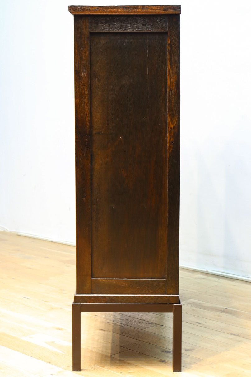 レトロガラスの煌めきが美しいアイアンフレーム付きガラスケース