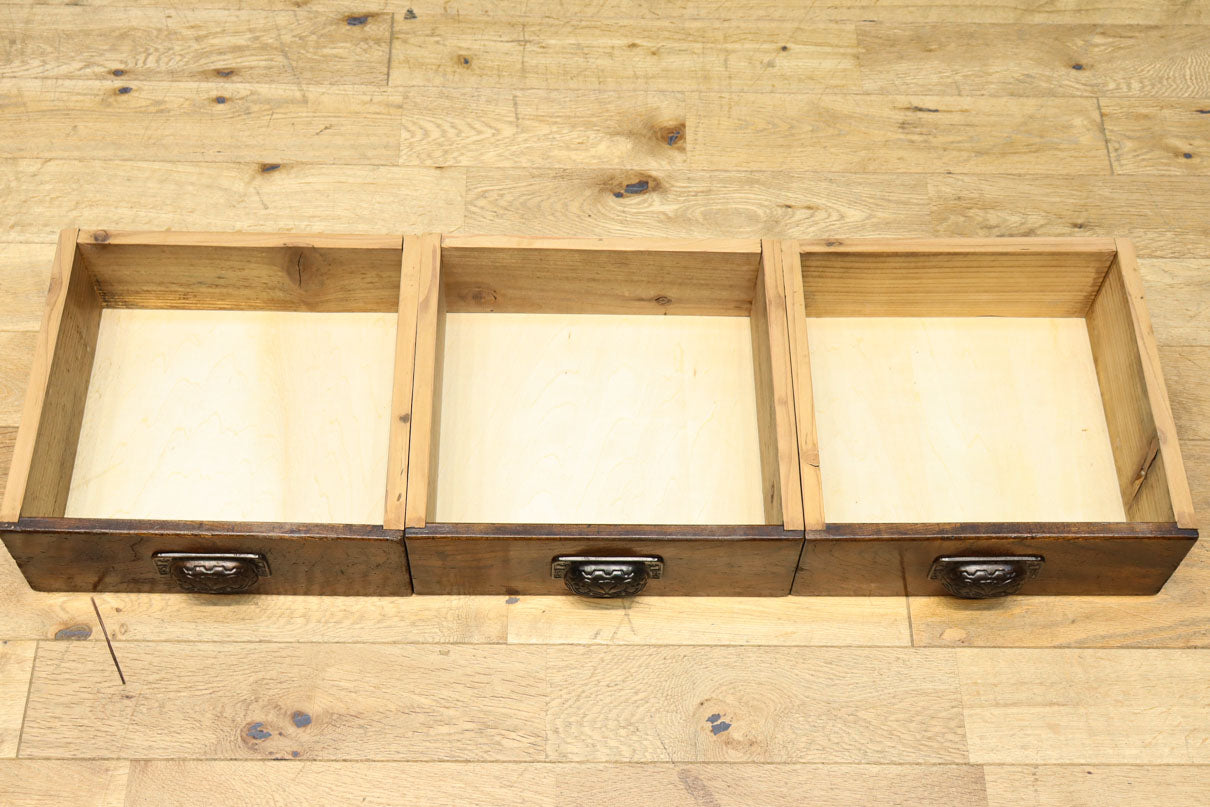 幅1076ミリ　ゆらゆらガラスの温かみあるレトロガラスケース　BB3178