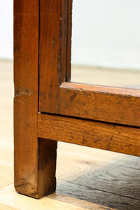 収納部分が3段に分割された使い易い脚高デザインのガラスケース　BB3180