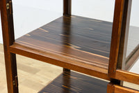 収納部分が3段に分割された使い易い脚高デザインのガラスケース　BB3180