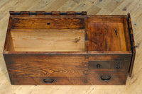 江戸時代天保三年！！変わりデザイン開き戸が二つある帳場箪笥　BB3190