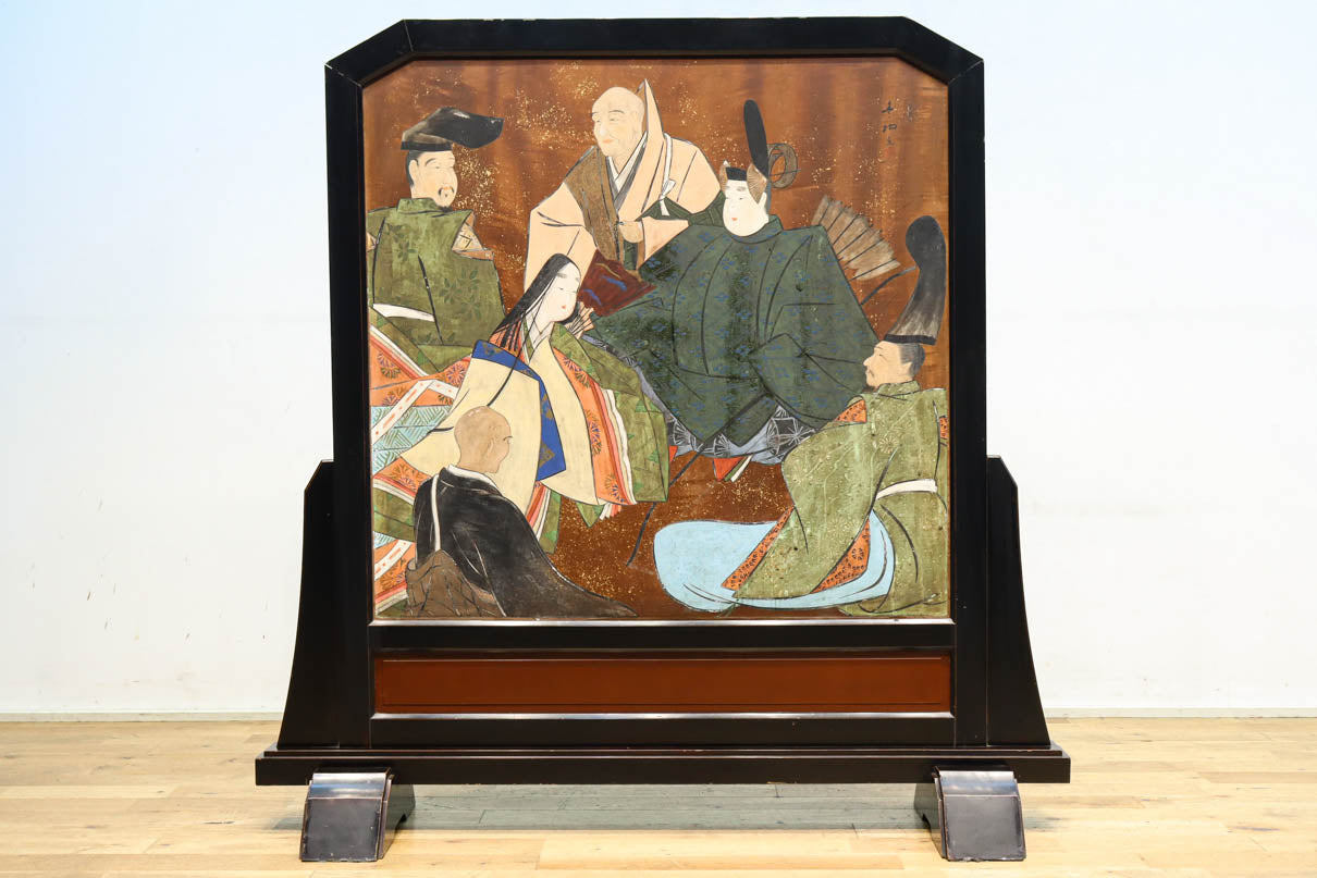 力強く精巧な唐獅子彫刻に美しい色彩の蒔絵が気品漂う衝立