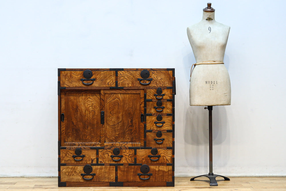 美しい杢目が流れる上質な帳場箪笥　BB3201