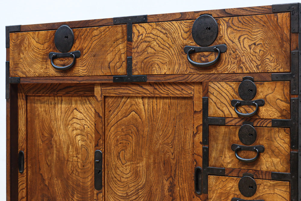 美しい杢目が流れる上質な帳場箪笥　BB3201