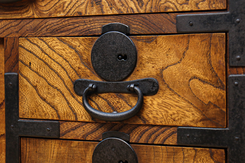 美しい杢目が流れる上質な帳場箪笥　BB3201