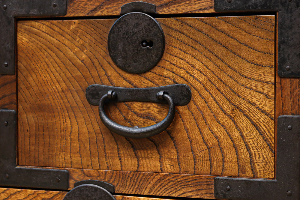 美しい杢目が流れる上質な帳場箪笥　BB3201