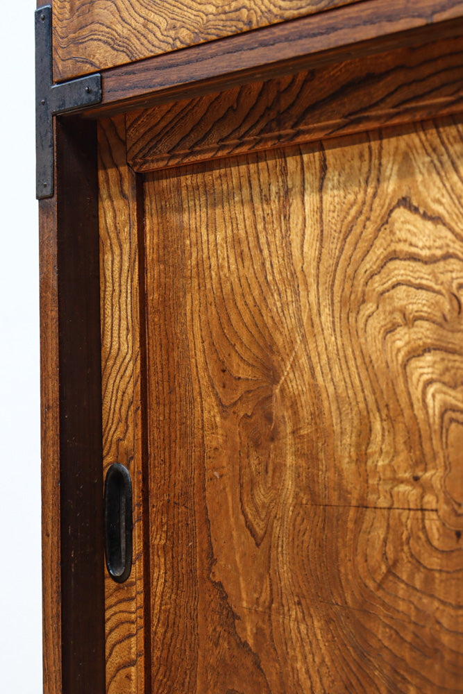 美しい杢目が流れる上質な帳場箪笥　BB3201