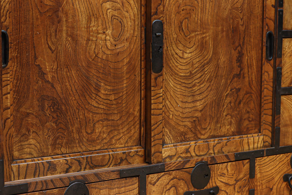 美しい杢目が流れる上質な帳場箪笥　BB3201