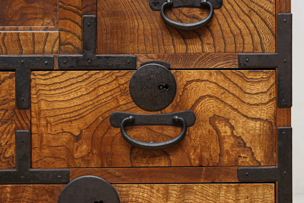 美しい杢目が流れる上質な帳場箪笥　BB3201