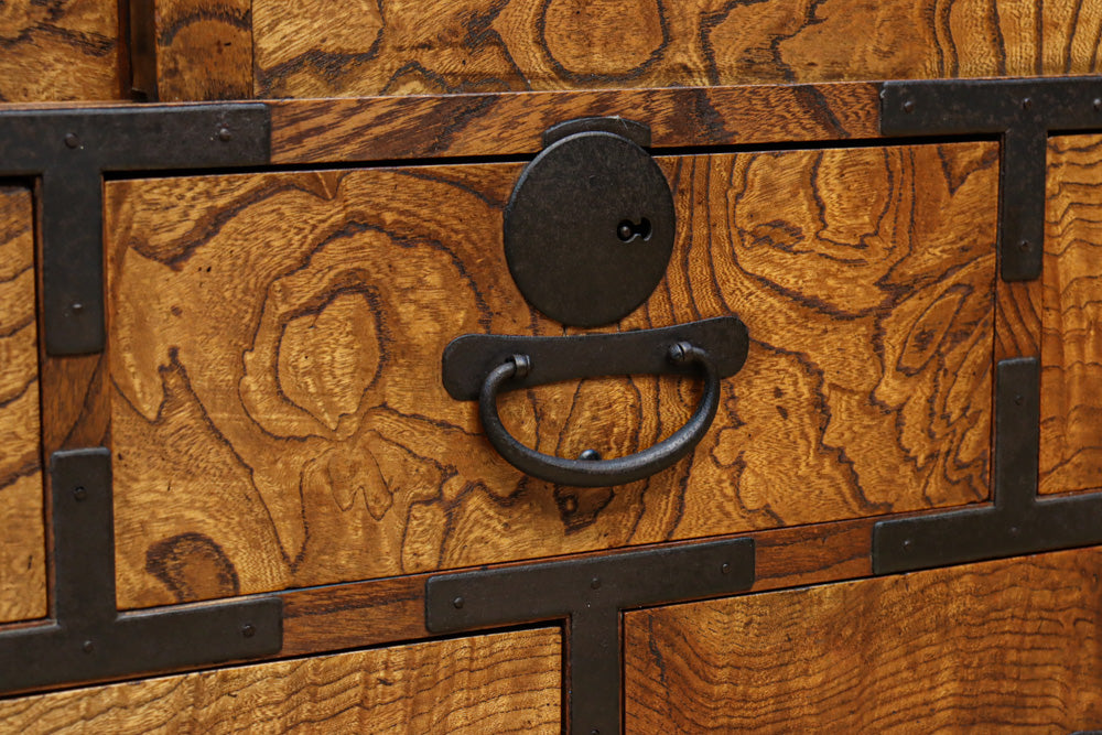 美しい杢目が流れる上質な帳場箪笥　BB3201