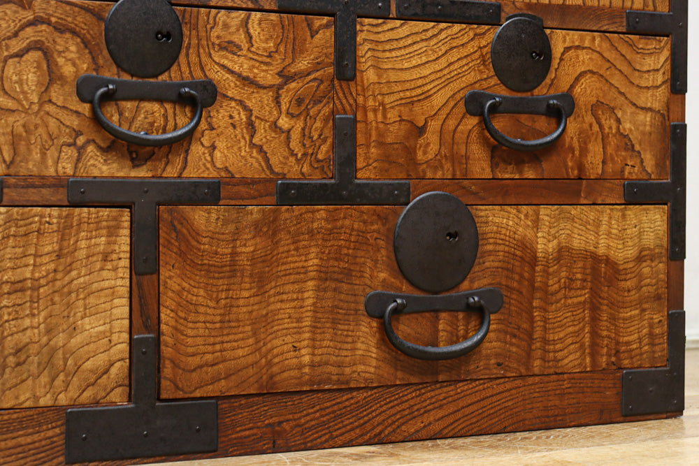 美しい杢目が流れる上質な帳場箪笥　BB3201