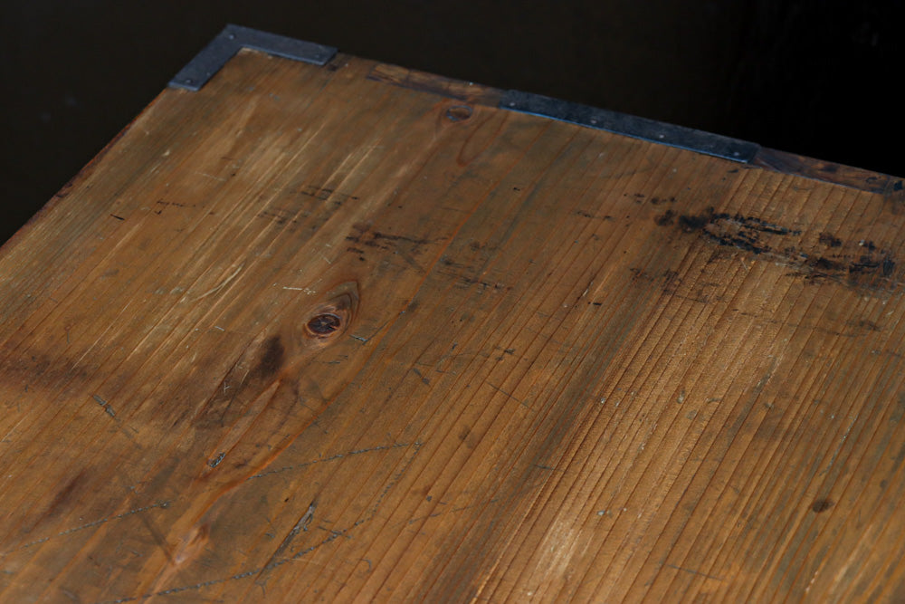 美しい杢目が流れる上質な帳場箪笥　BB3201