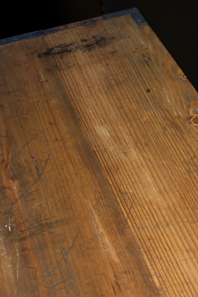 美しい杢目が流れる上質な帳場箪笥　BB3201