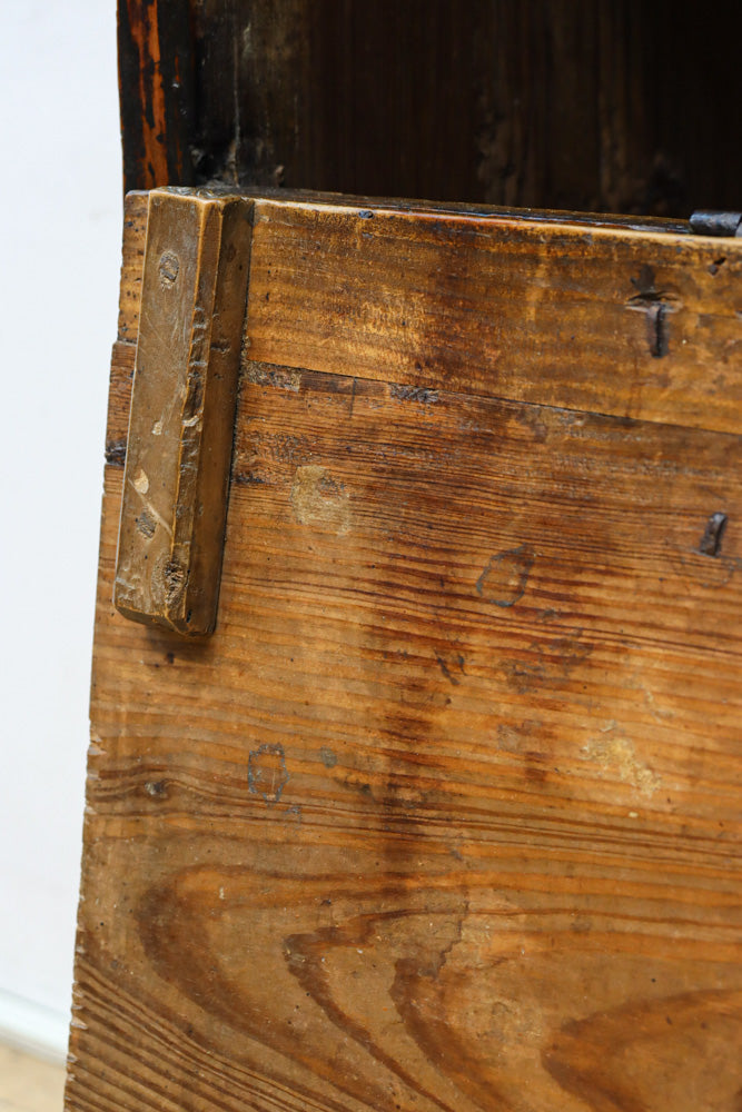 Antique tool box BB3202