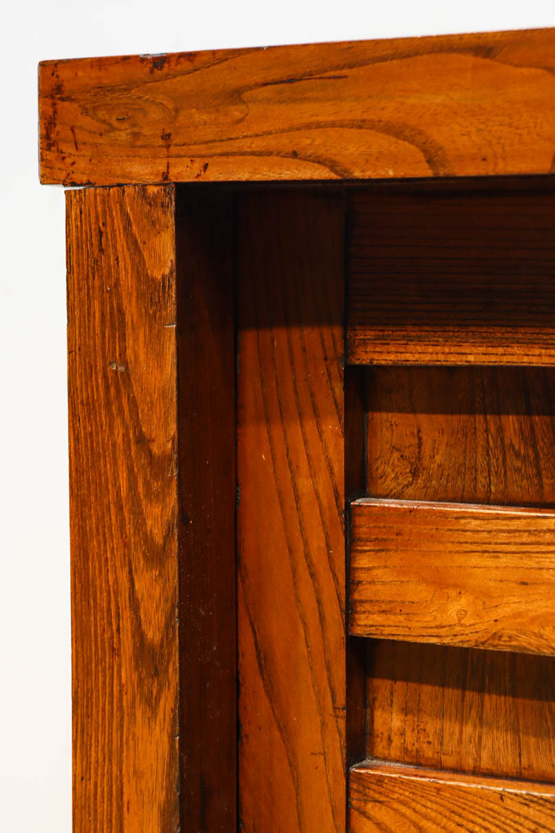 見事な杢目の素晴らしい面持ちの全面総欅越後帳場箪笥　BB3218