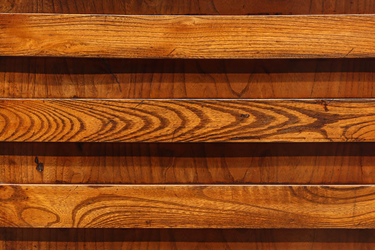 見事な杢目の素晴らしい面持ちの全面総欅越後帳場箪笥　BB3218