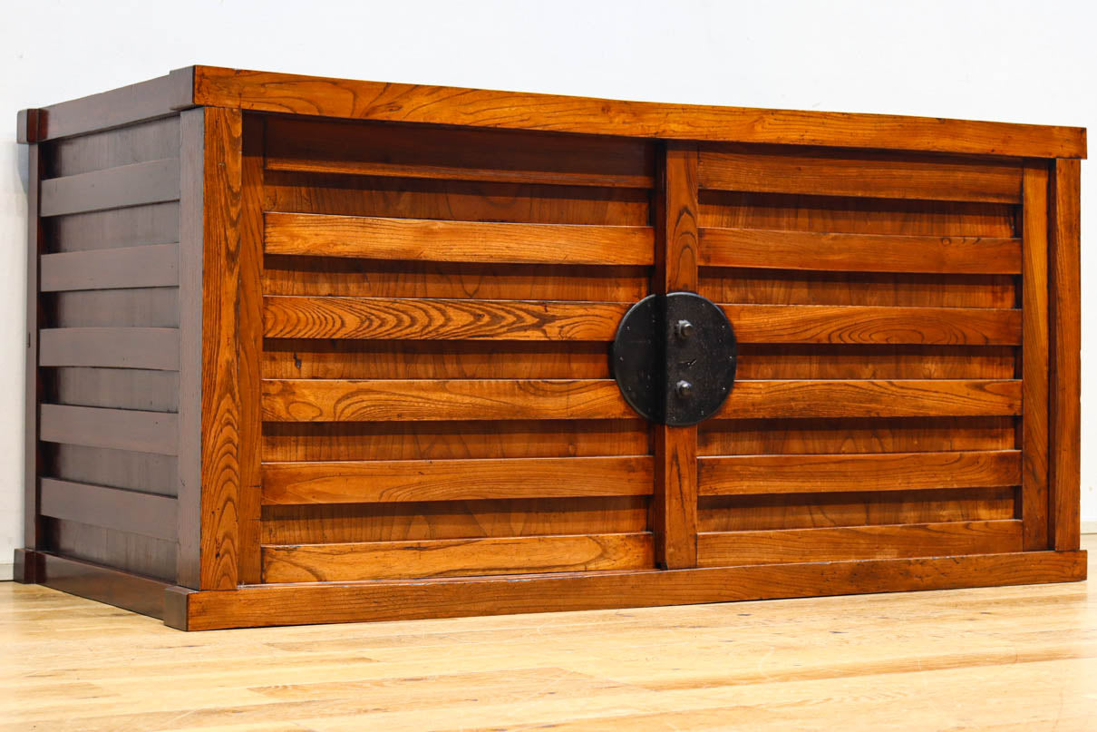 見事な杢目の素晴らしい面持ちの全面総欅越後帳場箪笥　BB3218