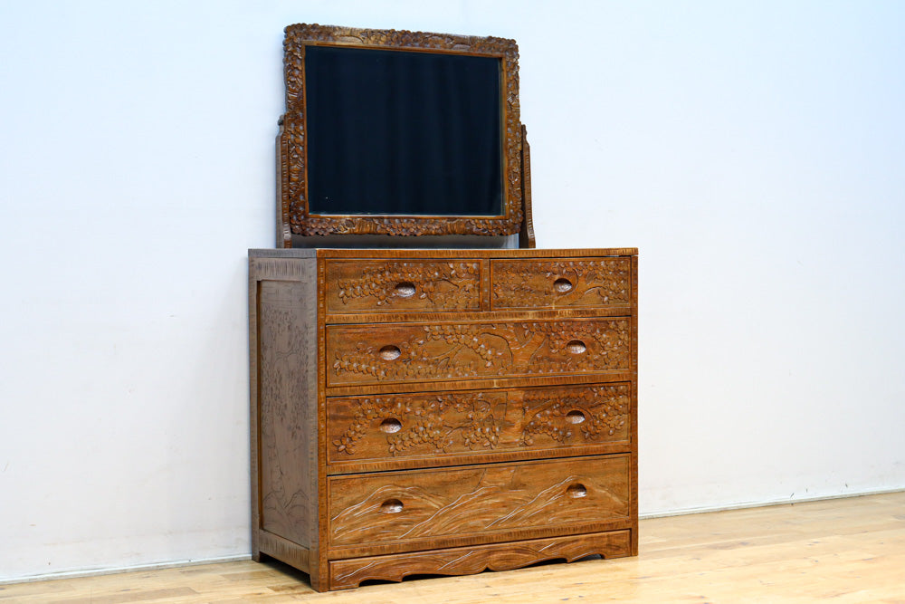 桜の木が引き出し前面に美しく描かれた軽井沢彫りの鏡台　BB3236