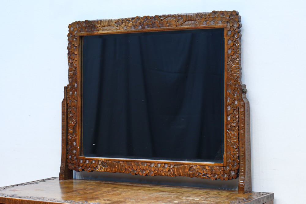 桜の木が引き出し前面に美しく描かれた軽井沢彫りの鏡台　BB3236