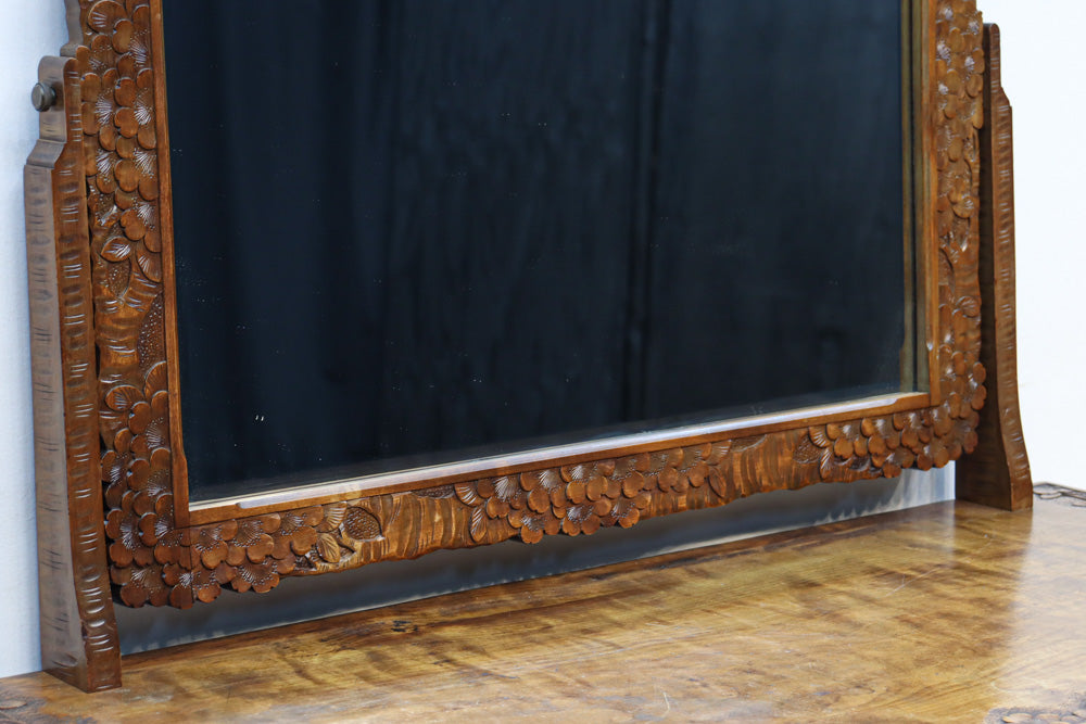 桜の木が引き出し前面に美しく描かれた軽井沢彫りの鏡台　BB3236