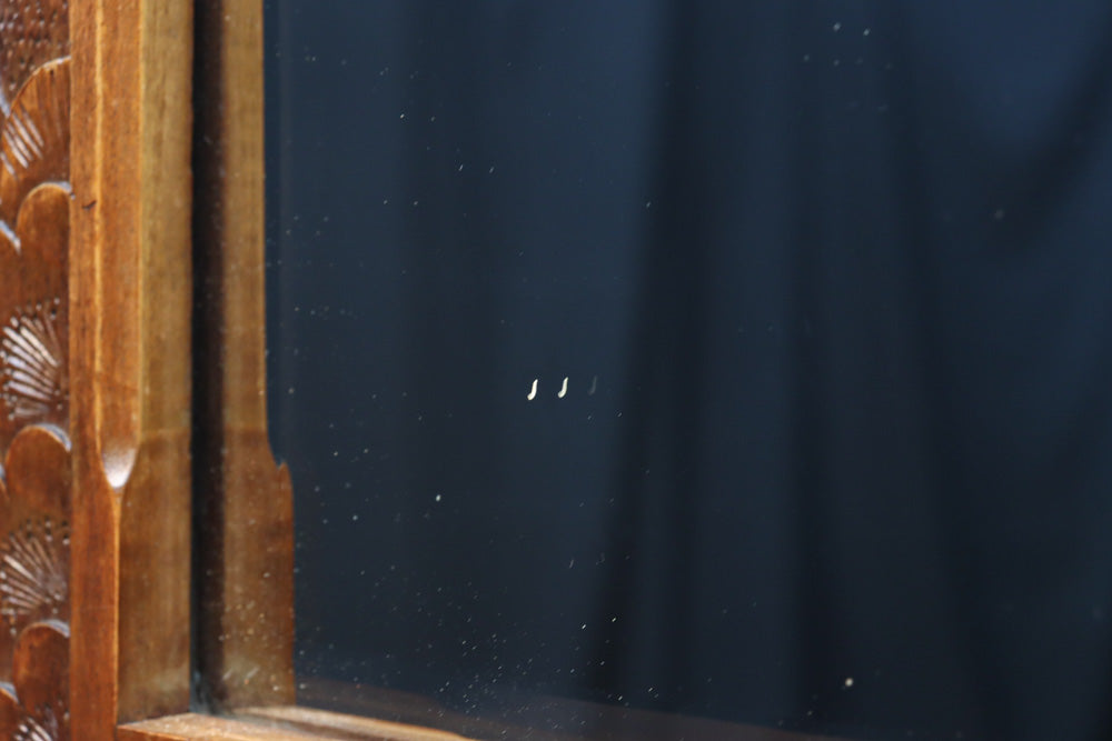 桜の木が引き出し前面に美しく描かれた軽井沢彫りの鏡台　BB3236