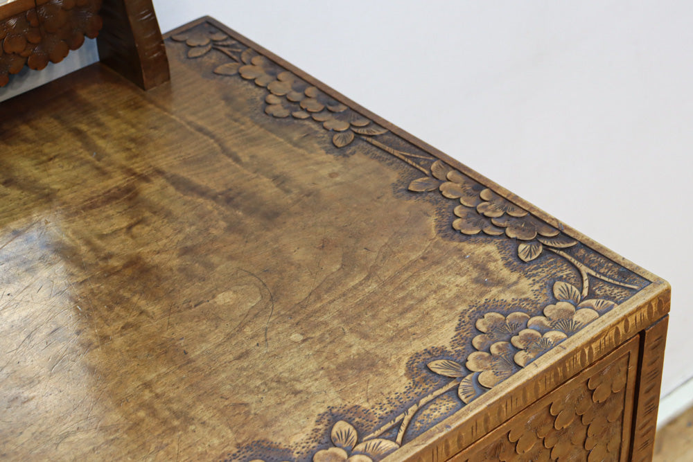 桜の木が引き出し前面に美しく描かれた軽井沢彫りの鏡台　BB3236