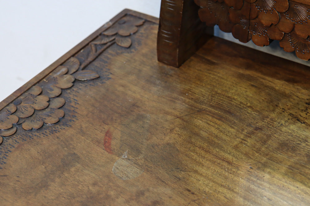 桜の木が引き出し前面に美しく描かれた軽井沢彫りの鏡台　BB3236