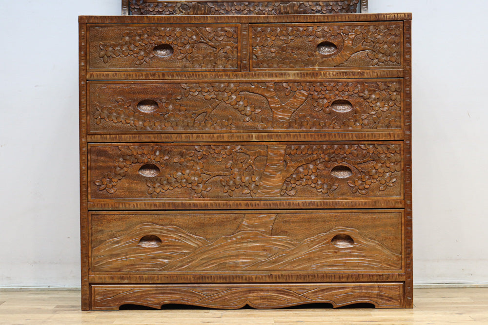 桜の木が引き出し前面に美しく描かれた軽井沢彫りの鏡台　BB3236