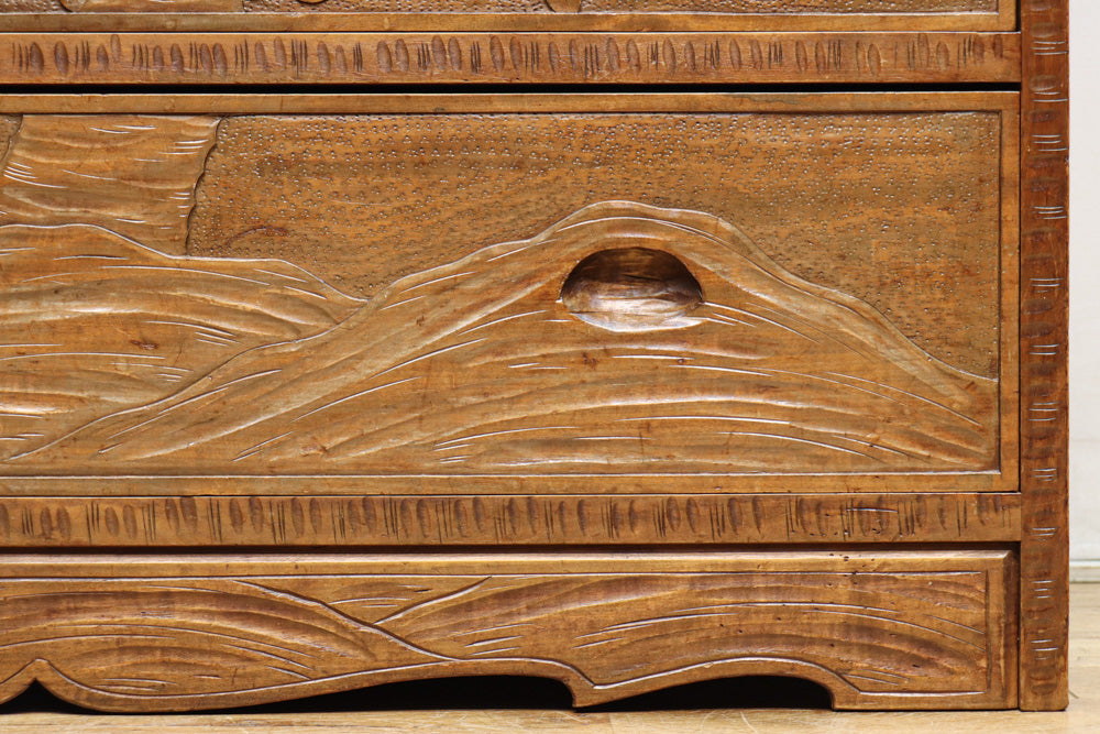 桜の木が引き出し前面に美しく描かれた軽井沢彫りの鏡台　BB3236