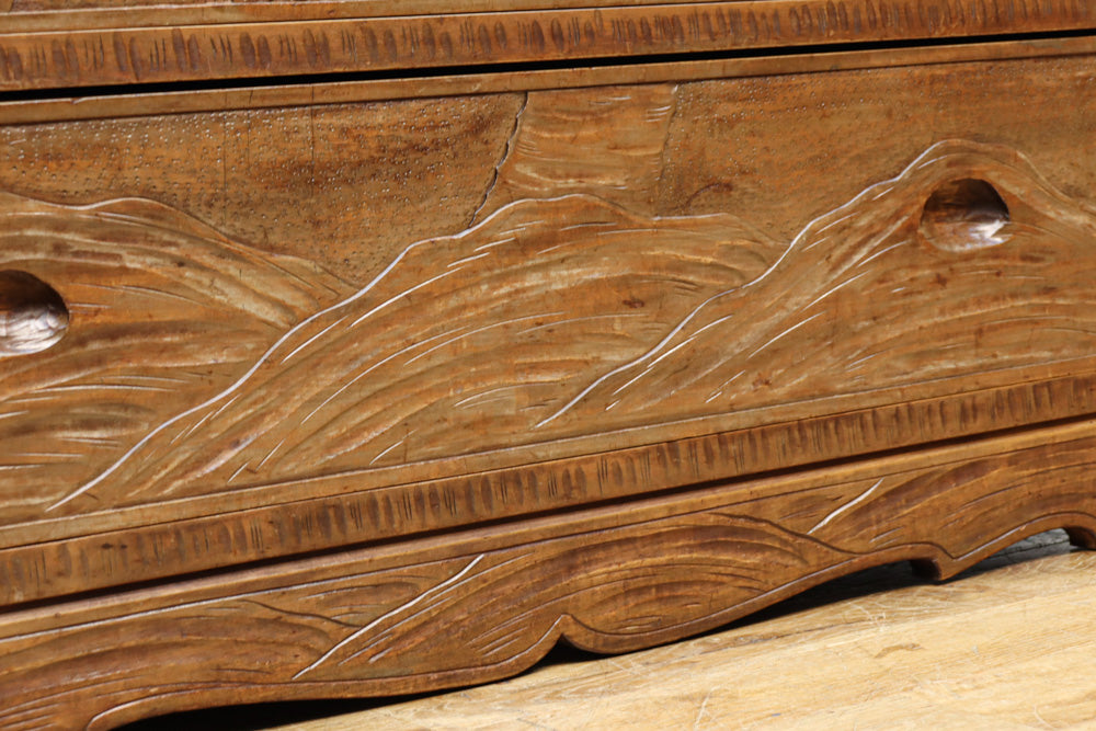 桜の木が引き出し前面に美しく描かれた軽井沢彫りの鏡台　BB3236