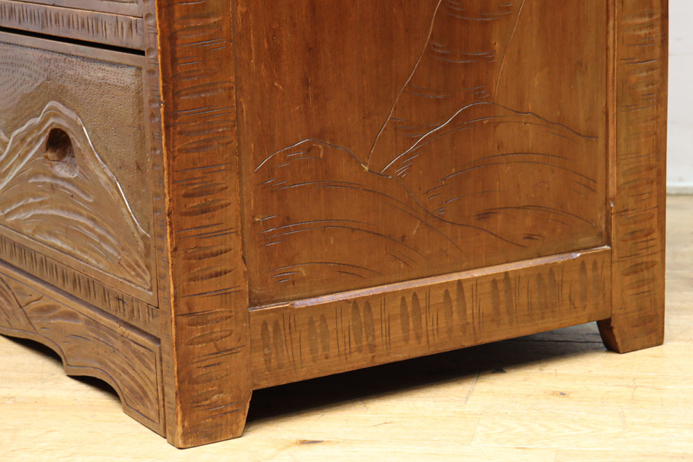 桜の木が引き出し前面に美しく描かれた軽井沢彫りの鏡台　BB3236